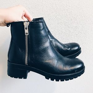 urban outfitters boots